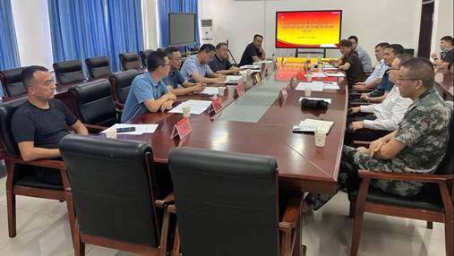 会议室里的人们描述已自动生成