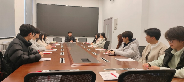 听声纳谏 共筑书香——学校图书馆成功召开主题座谈会