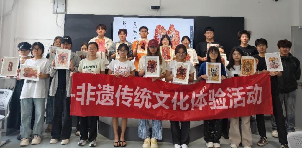 bat365在线平台开展非遗拓印体验活动