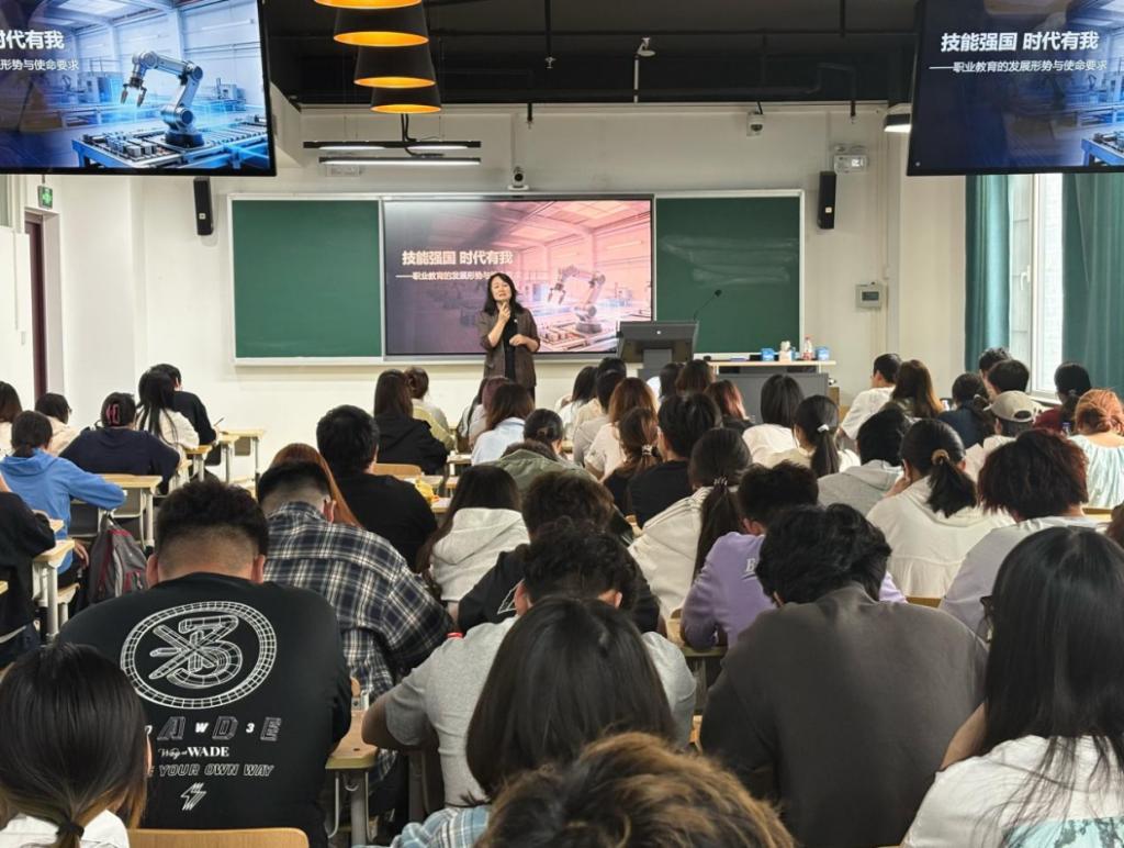 洞悉职教大势勇担强国使命 立足技能报国拓宽成才视野——bat365在线平台书记宋晓欣为学子讲授《形势与政策》课