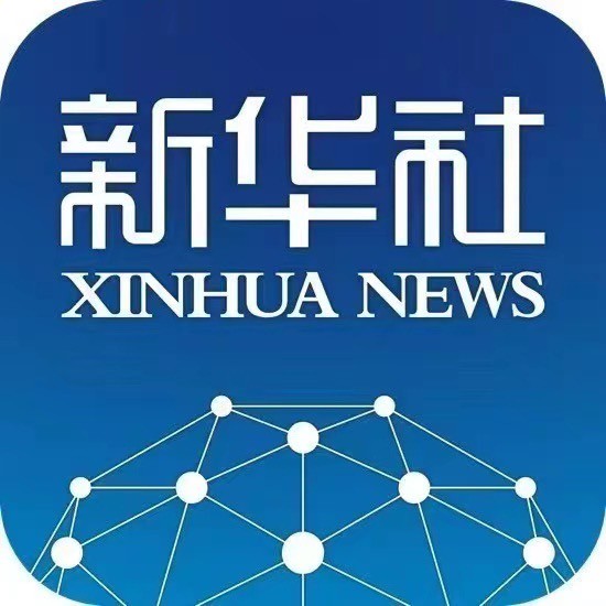 新华社：输啥都不能输创意！看人机共跑半程马拉松上机器人的各种造型