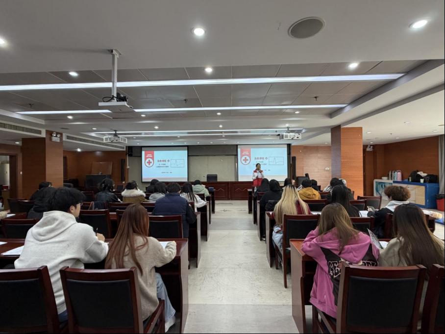守护青春“救”在身边——学校开展“开学健康第一课”系列教育活动之应急救护专题培训