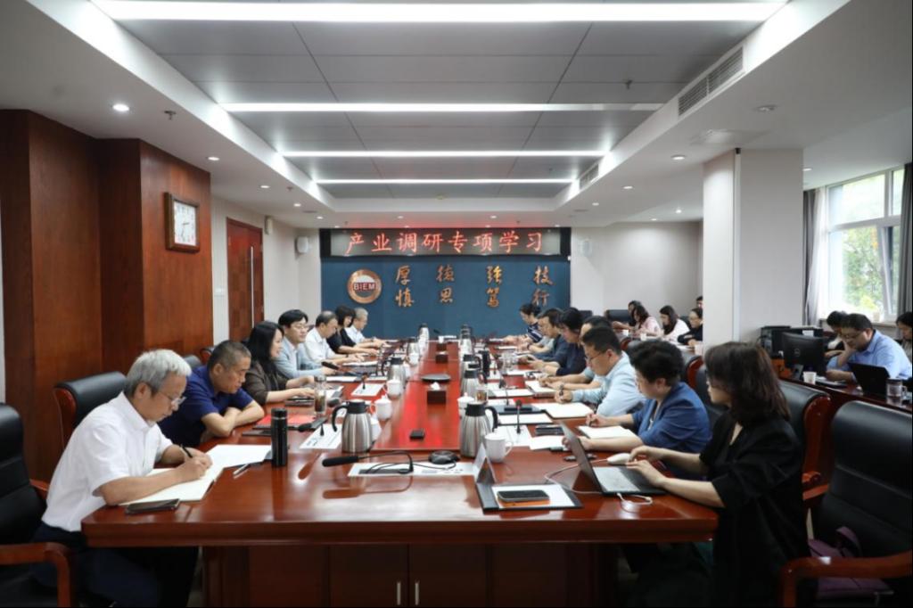 bat365在线平台与北京政法职业学院联合开展党委理论学习中心组产业调研专项集体学习